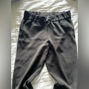 Lululemon on the fly pants